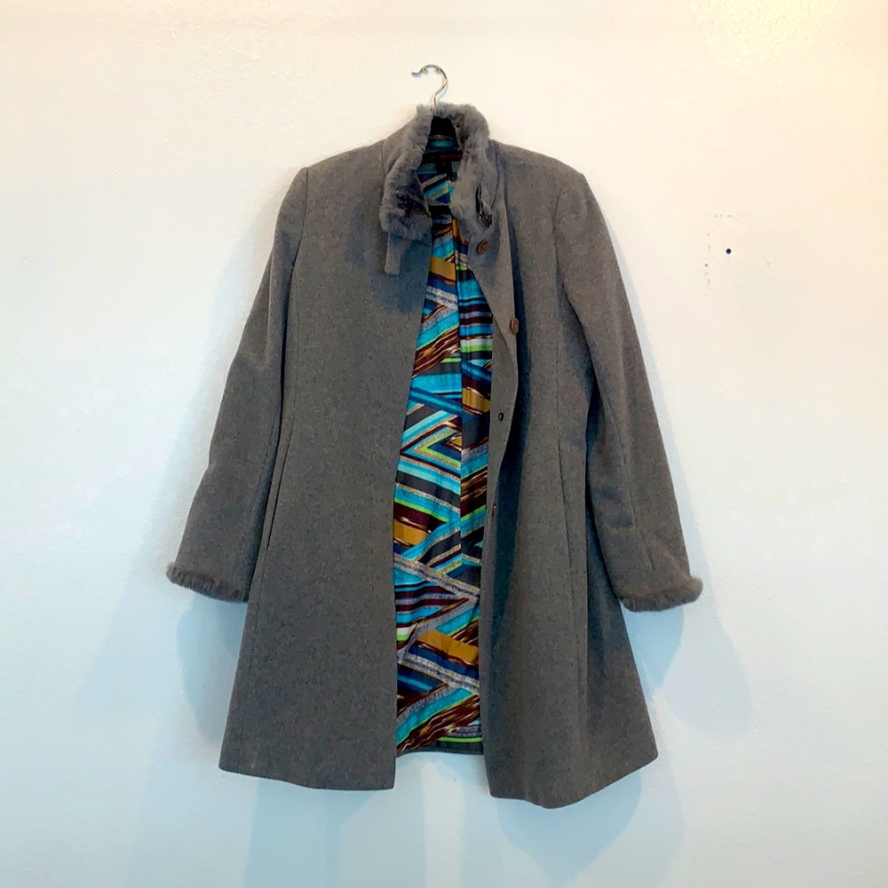 Via Spiga coat. wool and cashmere coat with rabbit fur trim. Size 14.